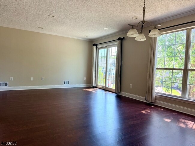 Building Photo - 196 Sapphire Ln