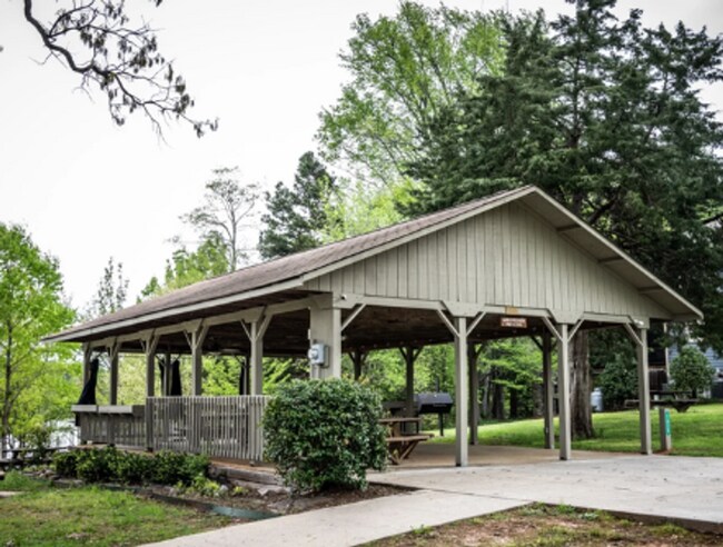 Building Photo - Beautiful and Spacious! Upgraded Multi-level Retreat with Lake Access, Golf, and Resort- Style Am...