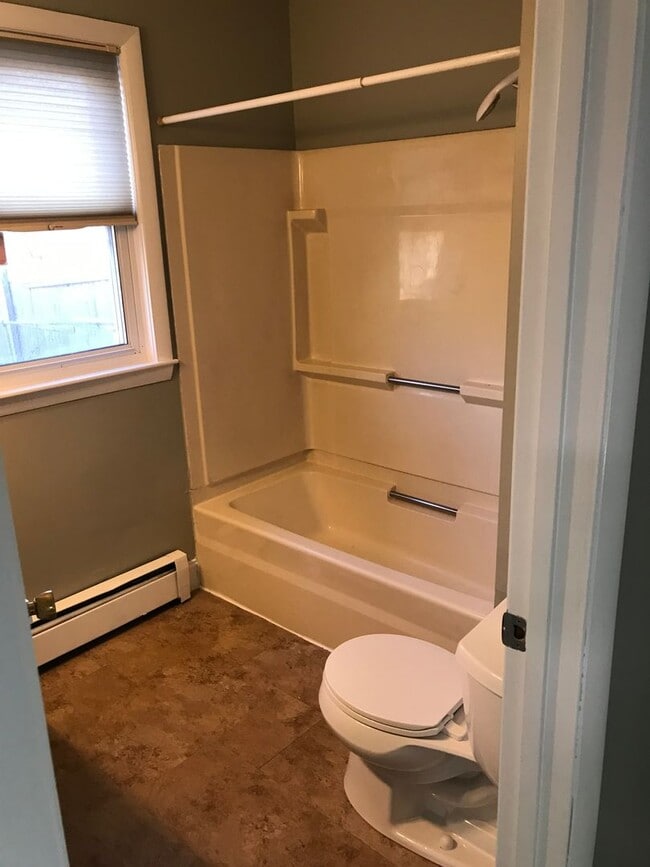 Building Photo - Nice Private Recently Updates One Bedroom ...