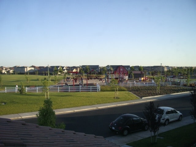 Building Photo - Discover Your Dream Home in Elk Grove!