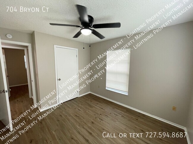 Building Photo - 704 Bryon Ct