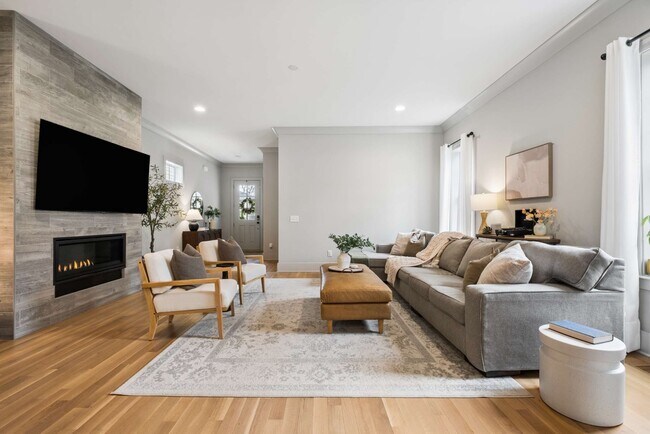 Building Photo - 6368 Alamo Pl