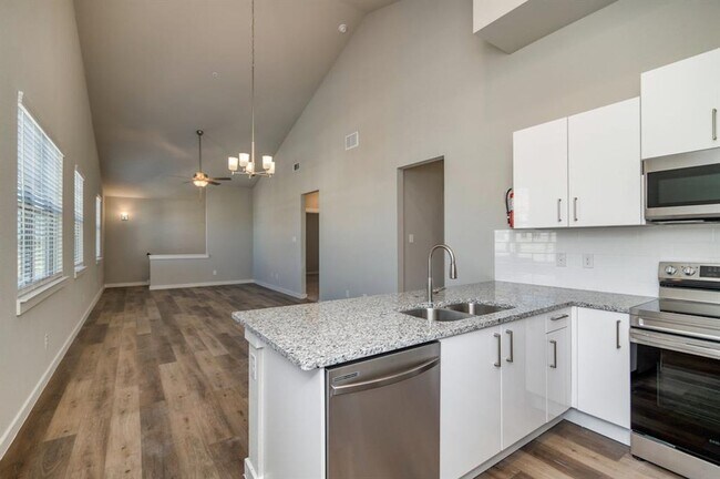 Building Photo - 715 Harvest Moon Dr