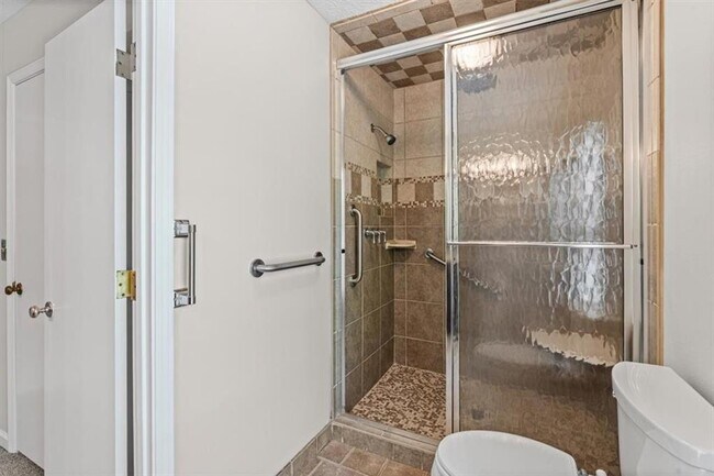 Building Photo - 2420 Castle Ln NE