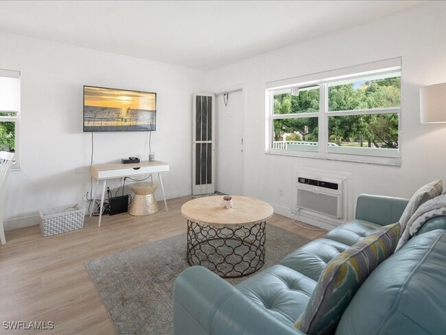 Building Photo - 530 4th Ave S