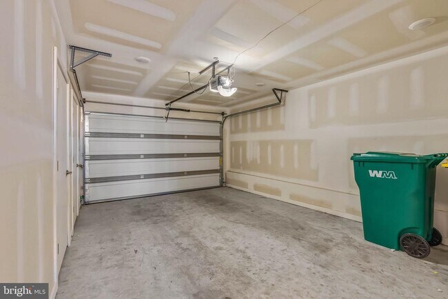 Building Photo - 3000 Schirra Ln