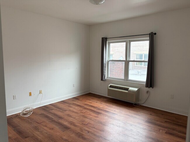Building Photo - 5501 Hudson Ave
