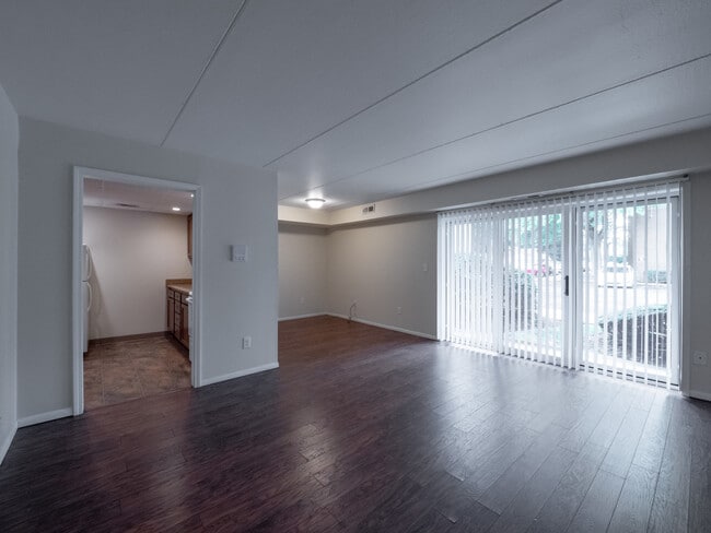 Building Photo - Regent Square