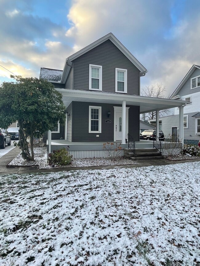 Primary Photo - 588 Elma St