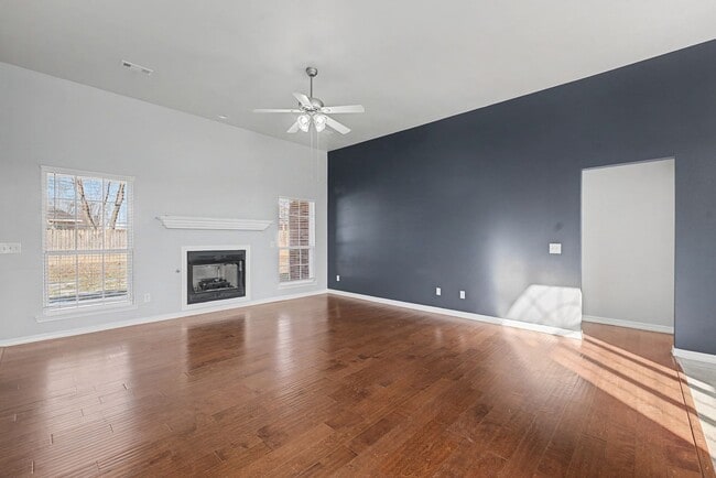 Building Photo - This home is a perfect blend of comfort and convenience, offering a lifestyle that is hard to res...