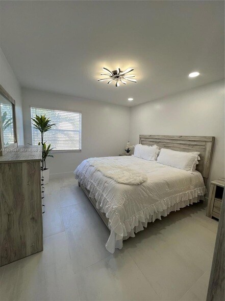 Building Photo - 708 Normandy Ln