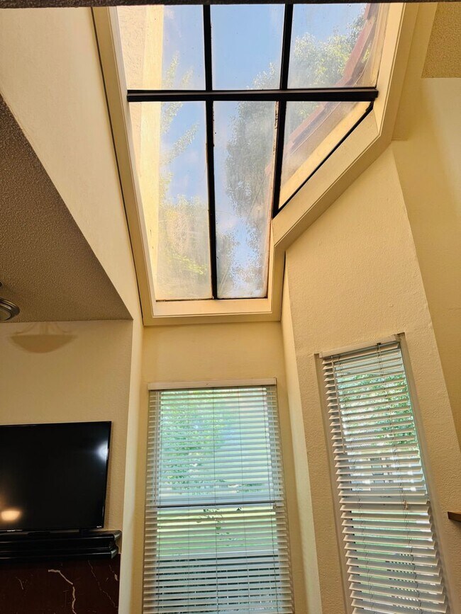 Building Photo - 2 Bedroom, 2 Bath Condo