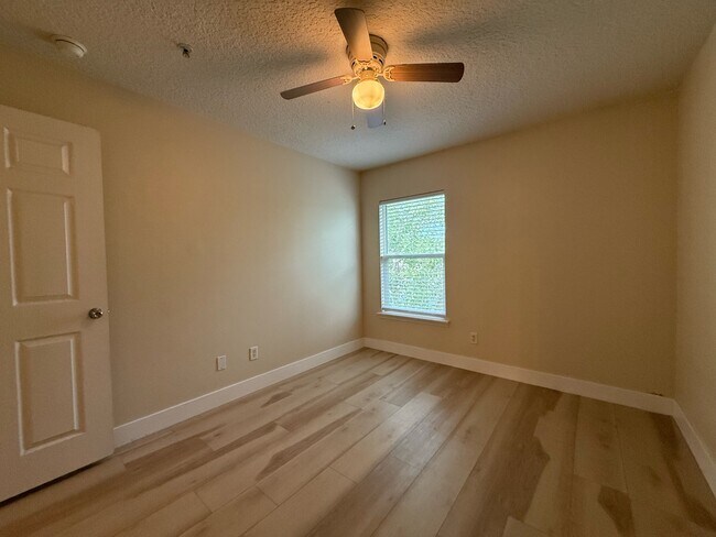 Building Photo - 2564 Golden Lake Loop