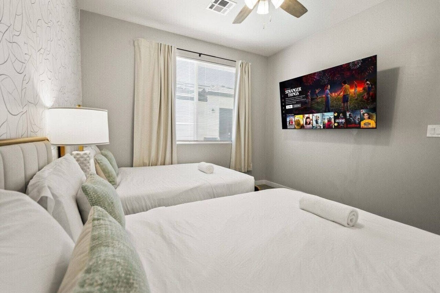 Building Photo - 6612 W Paradise Ln