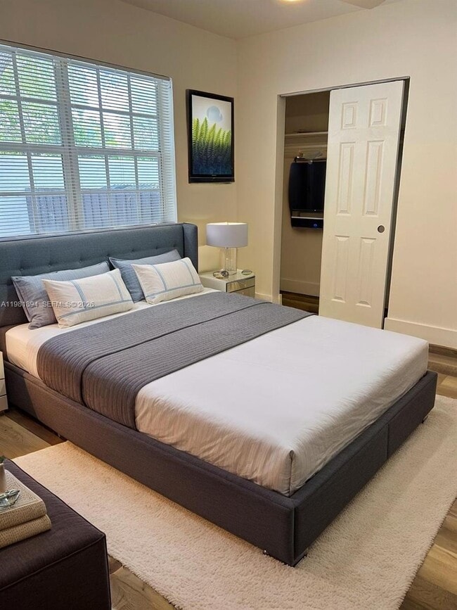 Building Photo - 571 NE 67th St