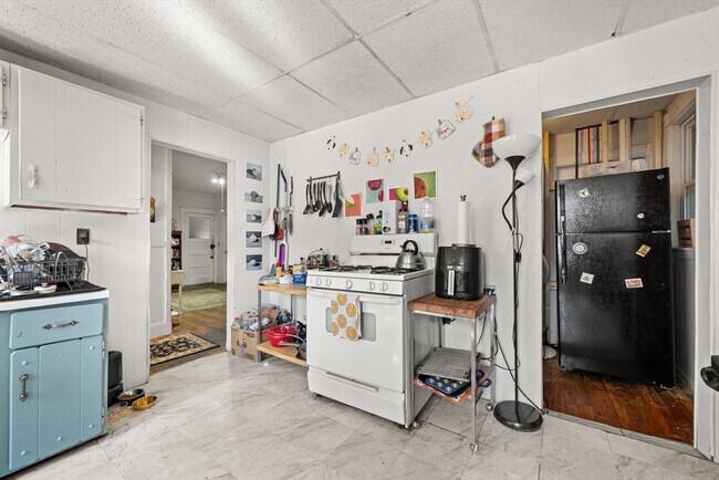 Building Photo - 427 Medford St