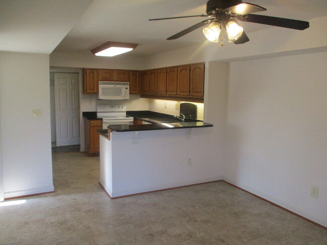 Building Photo - Beautiful 3 Bedroom Condo in Columbia!