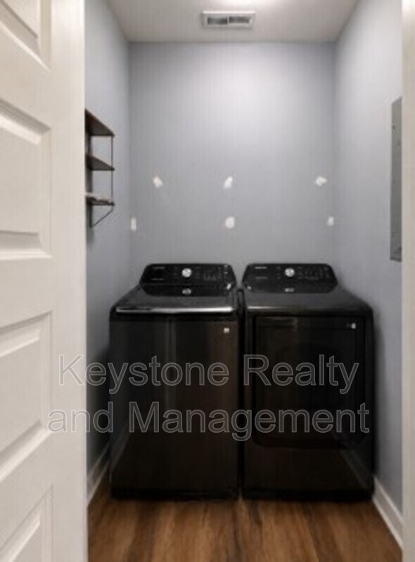 Building Photo - 605 Colonelette Dr