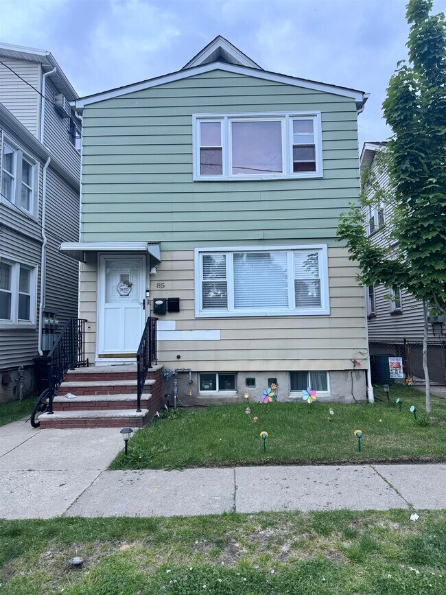 Building Photo - 85 Bogart Ave