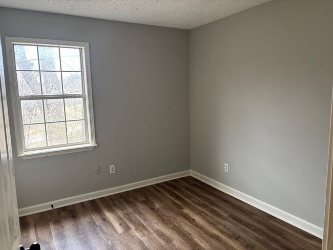 Building Photo - 330 N Main St