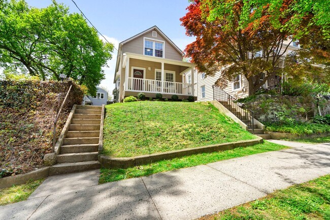 Building Photo - Charming Conshohocken Home | 2 Beds, 2 Baths, Finished Basement, Wine Cellar & 2 Parking Spaces