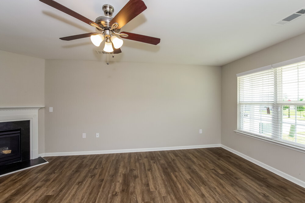 Building Photo - 1624 Eastway Dr