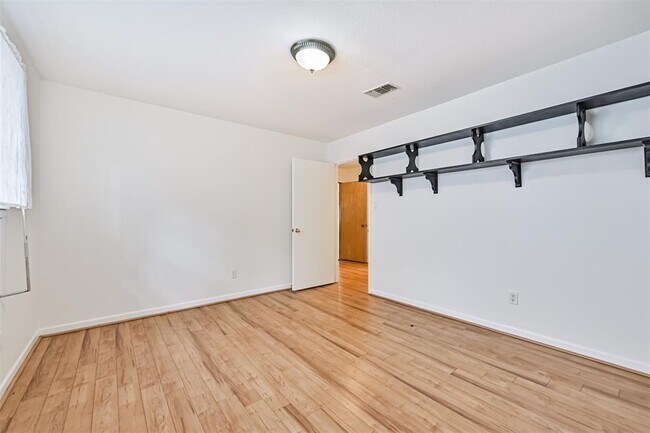 Building Photo - 2920 Heron Dr