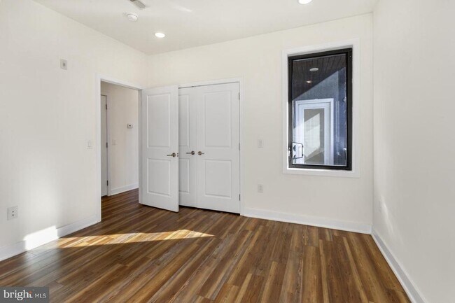 Building Photo - 2411 Kensington Ave