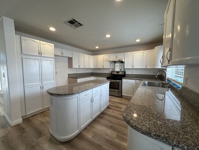 Building Photo - 9156 Sangria Ln