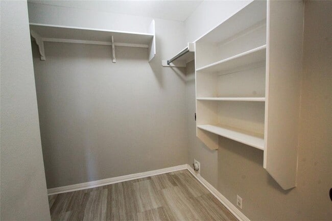 Building Photo - 15120 Plowshare Dr