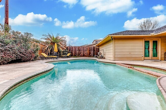 Primary Photo - 3022 Triway Ln