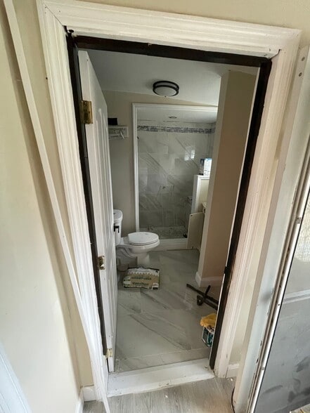 Building Photo - 210 W 5th St