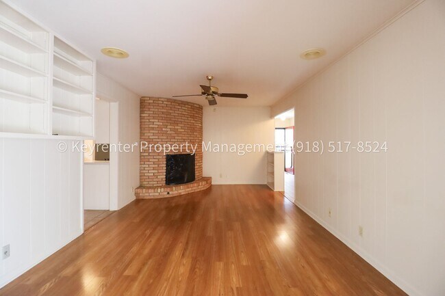 Building Photo - LARGE | 3 Bed | 2 Bath | Midtown Tulsa