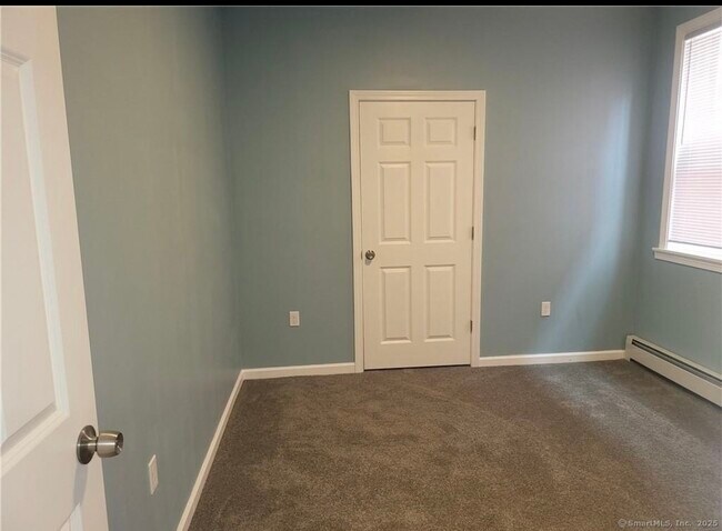 Building Photo - 33 Center St