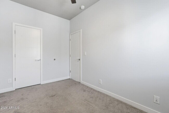 Building Photo - 2727 E Thomas Rd