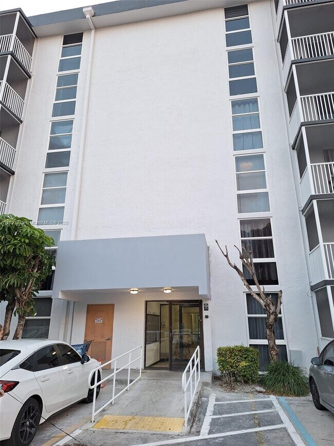 Building Photo - 16851 NE 23rd Ave
