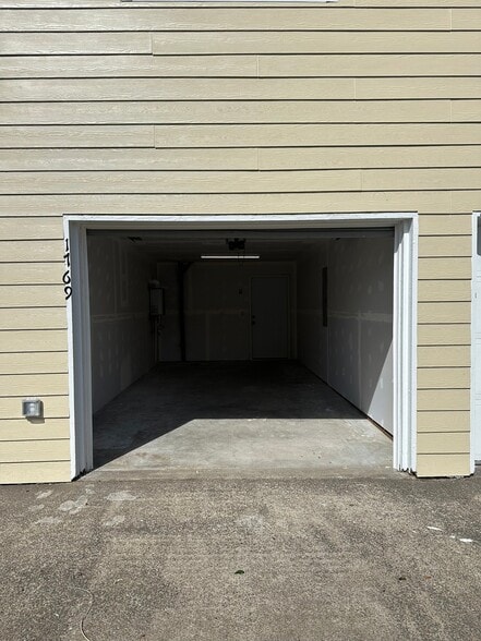 Building Photo - 1769 NE 19th St