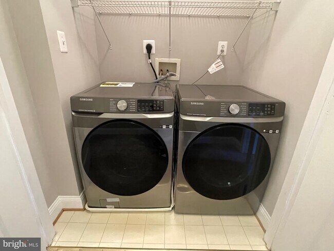 Building Photo - 23411 Rainbow Arch Dr