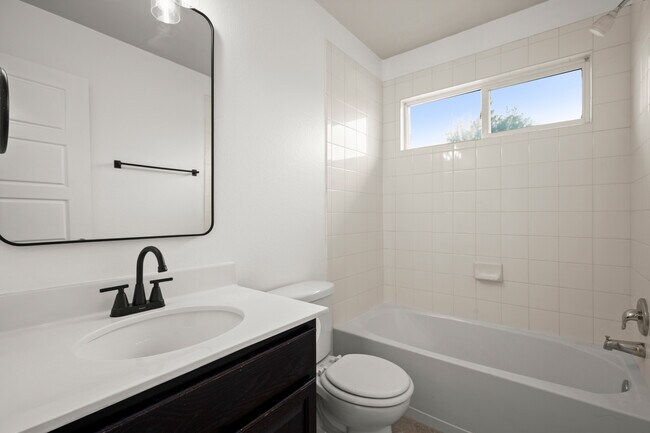 Building Photo - 101 Song Sparrow Cv