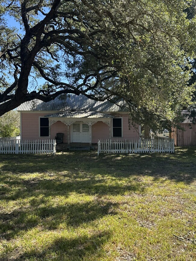 Building Photo - 9301 Hwy 290 W