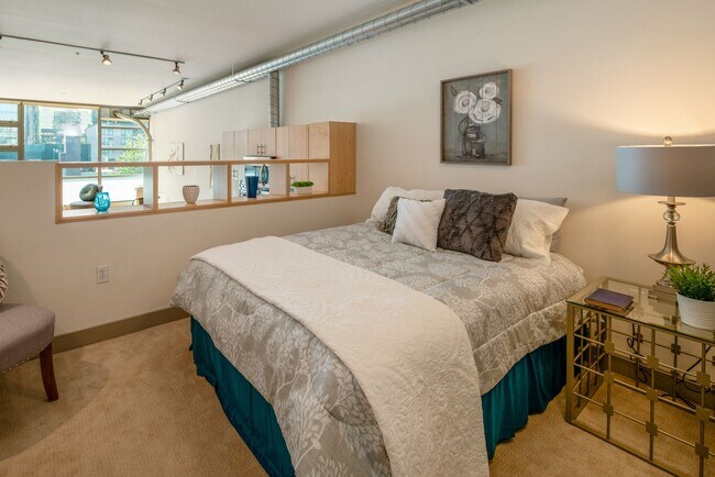 Building Photo - Beautiful 1 Bed 1 Bath in Denny Triangle