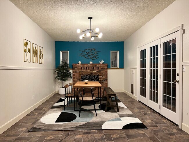 Building Photo - 3320 Panorama Dr