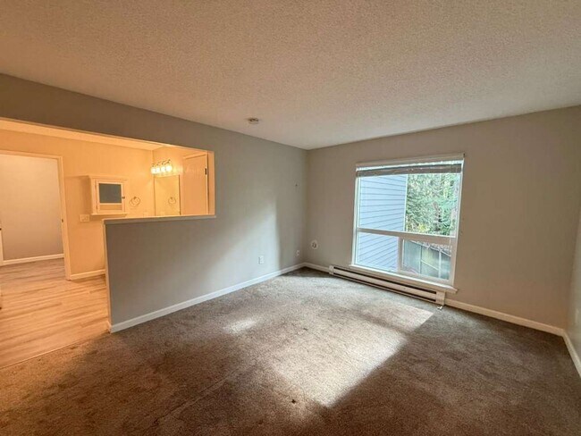 Building Photo - 3 Bedroom 2 Bathroom Plus Parking and Storage!