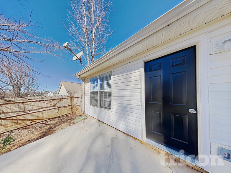 Building Photo - 10635 Pine Forest Ln