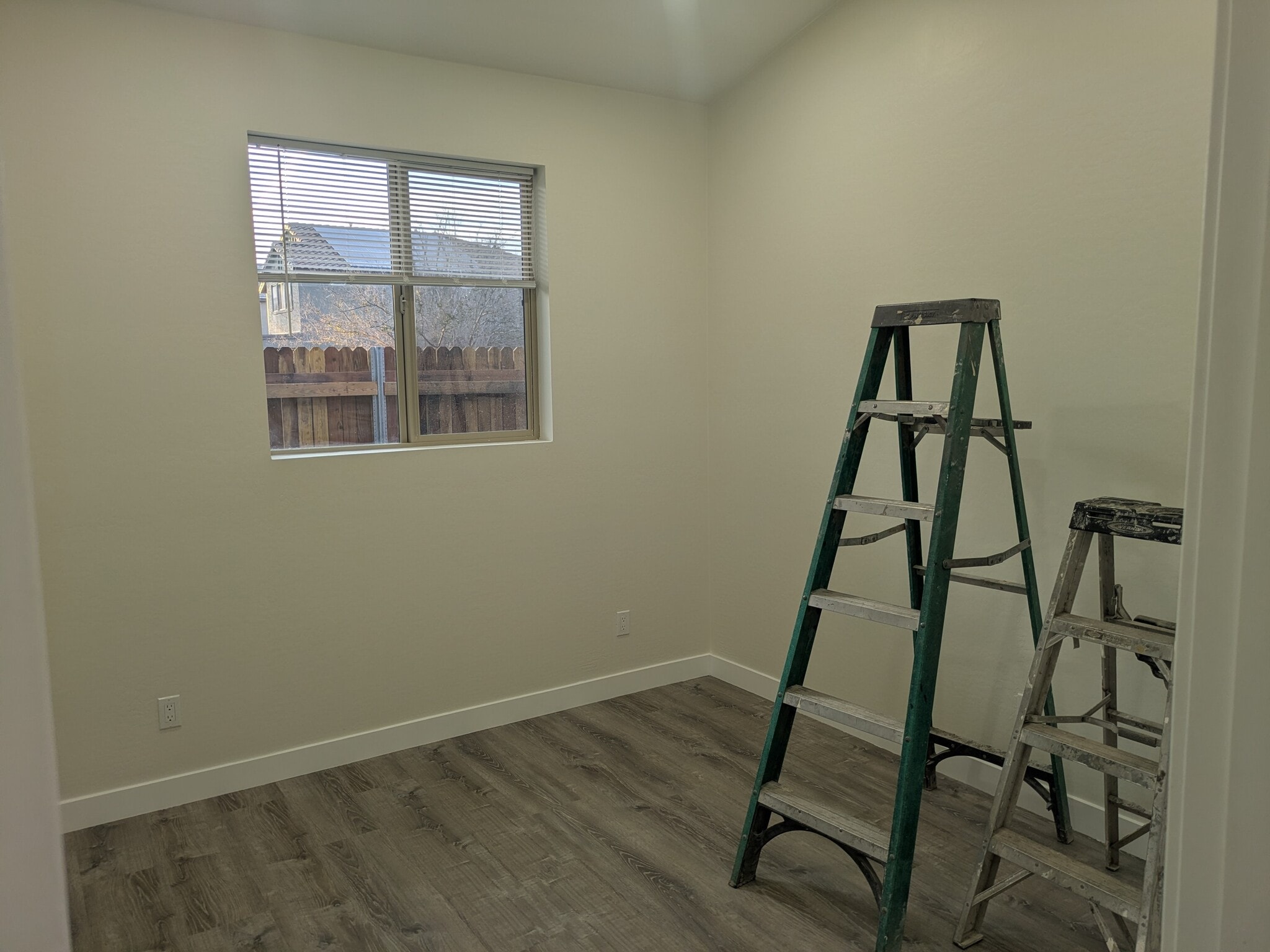 Building Photo - 14339 W Desert Hills Dr