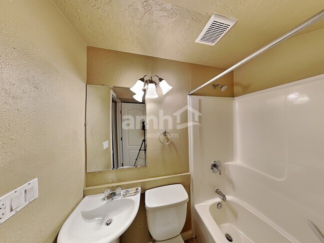 Building Photo - 3703 Lake Vista Dr