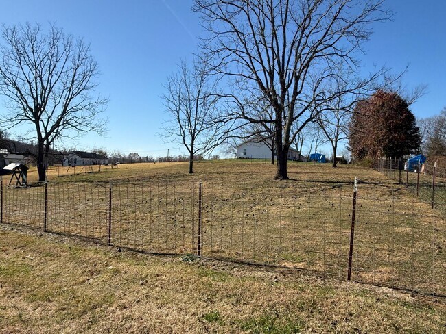 Building Photo - Intro to Homesteading! 3/1 furnished Property for rent