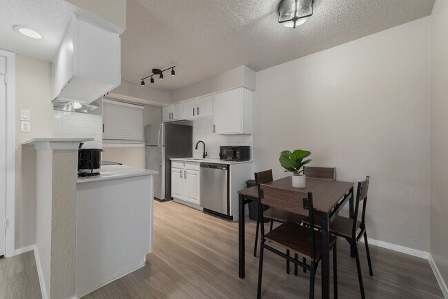Building Photo - 2525 Thomason Cir