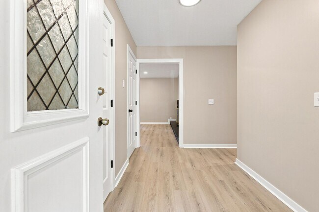 Building Photo - 350 Skyline Dr