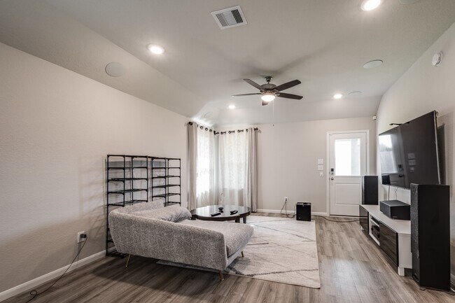 Building Photo - 5003 Bluebird Song Ln